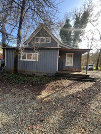 Building Photo - Country Living - 3BED/1BATH, WASHER/DRYER ...