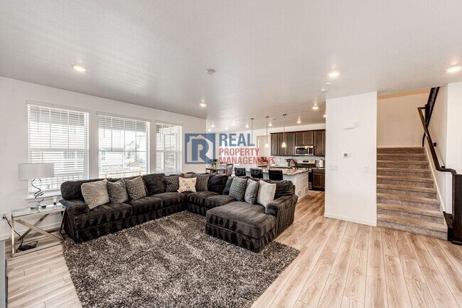 Building Photo - 960 S De Gaulle Ct
