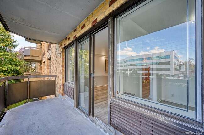 Building Photo - 141 Great Neck Rd