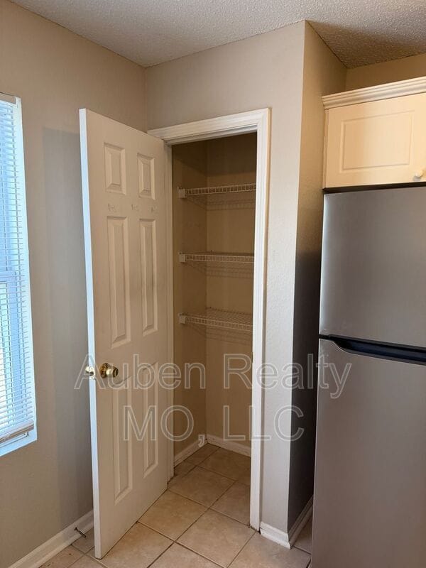 Building Photo - 5644 N Anita Ave