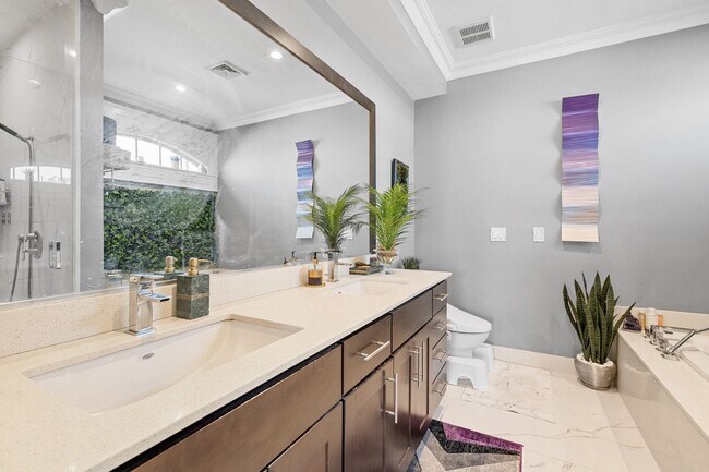 Building Photo - 94 Leonard St