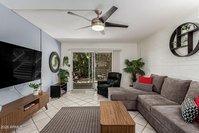 Building Photo - 6824 E 2nd St