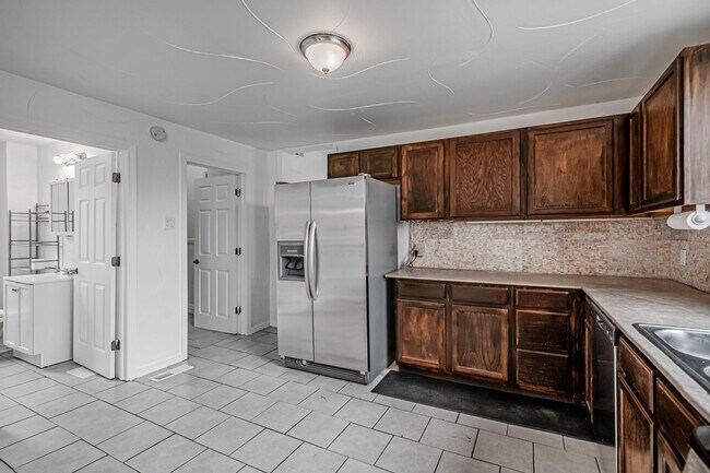 Building Photo - 4BD, 2BA Sun Valley Home with Large Driveway for Parking