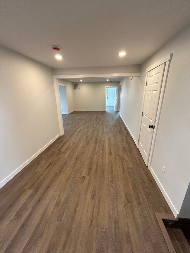 Building Photo - Fully Remodeled Five Bedroom House for Rent!