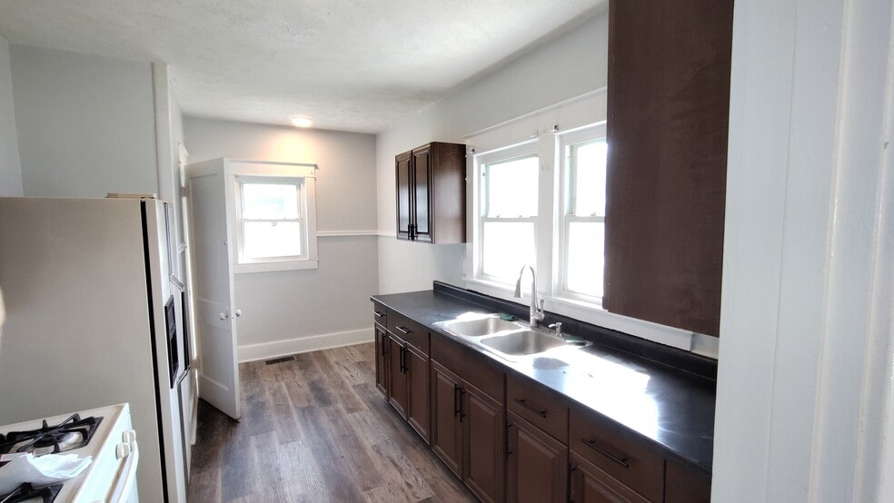 Building Photo - 941 E Richmond St