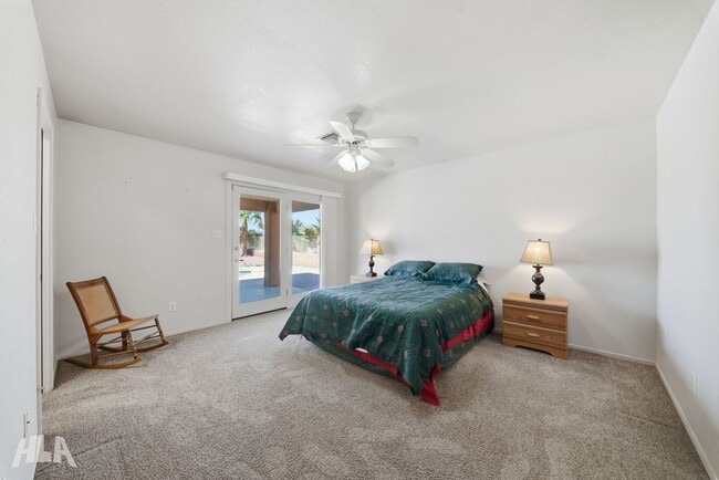 Building Photo - 10390 Fairway Dr