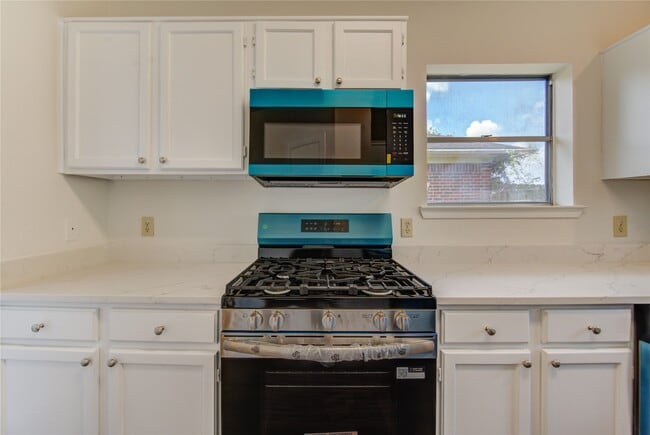 Building Photo - 308 N Ranch House Rd