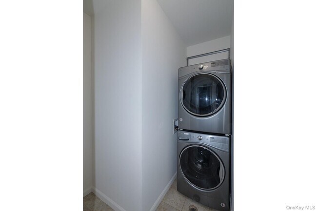 Building Photo - 115 Evergreen St