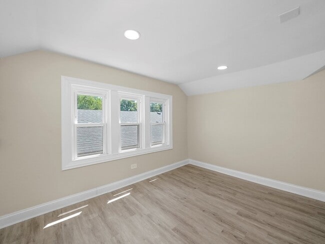 Building Photo - 811 S 7th Ave