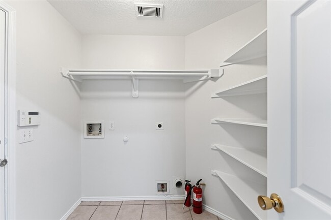 Building Photo - 21219 Somerset Park Ln