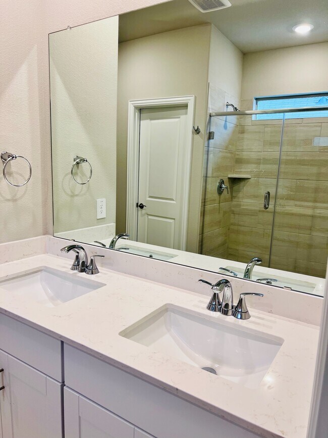 Building Photo - 1202 Booker Dr