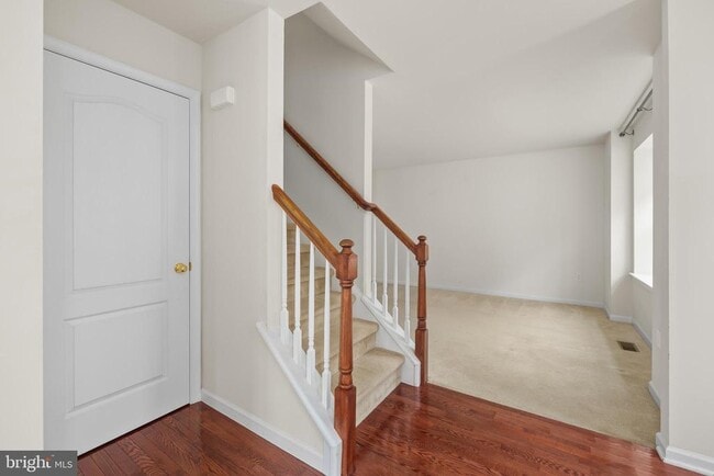 Building Photo - 4165 Bunker Hill Dr S