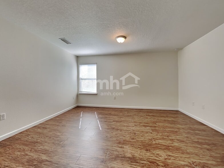 Building Photo - 3325 Bradley Creek Pky