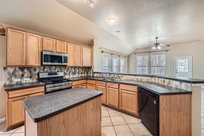 Building Photo - 1402 Weatherford Dr