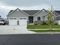 Building Photo - 769 Spring Ln