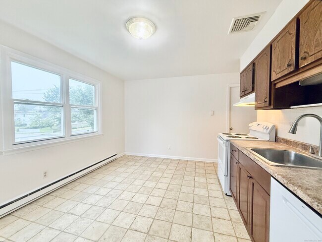 Building Photo - 162 Seaside Ave