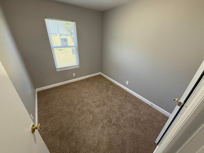 Building Photo - 121 N Brand St