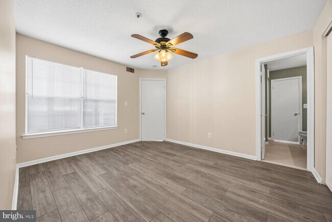 Building Photo - 14053 Vista Dr