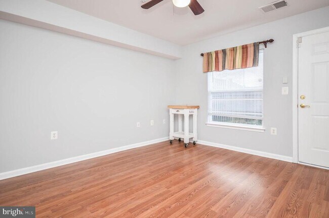 Building Photo - 116 Moore Dr