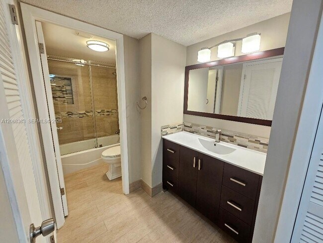 Building Photo - 18081 Biscayne Blvd
