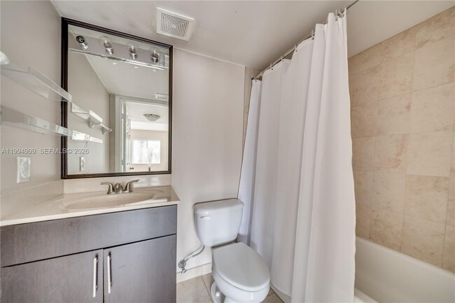 Building Photo - 6235 SW 47th Manor