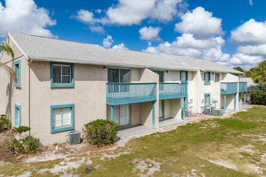 2902 Sycamore Ct Tampa, FL - The Bahia Apartments