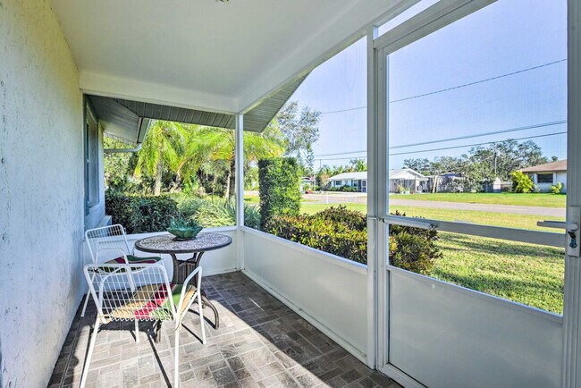 Building Photo - 896 S Venice Blvd