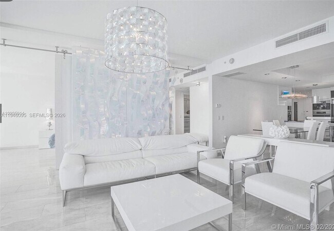 Building Photo - 17001 Collins Ave