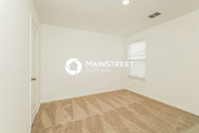 Building Photo - 5 Bedroom Pet-Friendly Home in New Braunfels, TX with Main Street Renewal