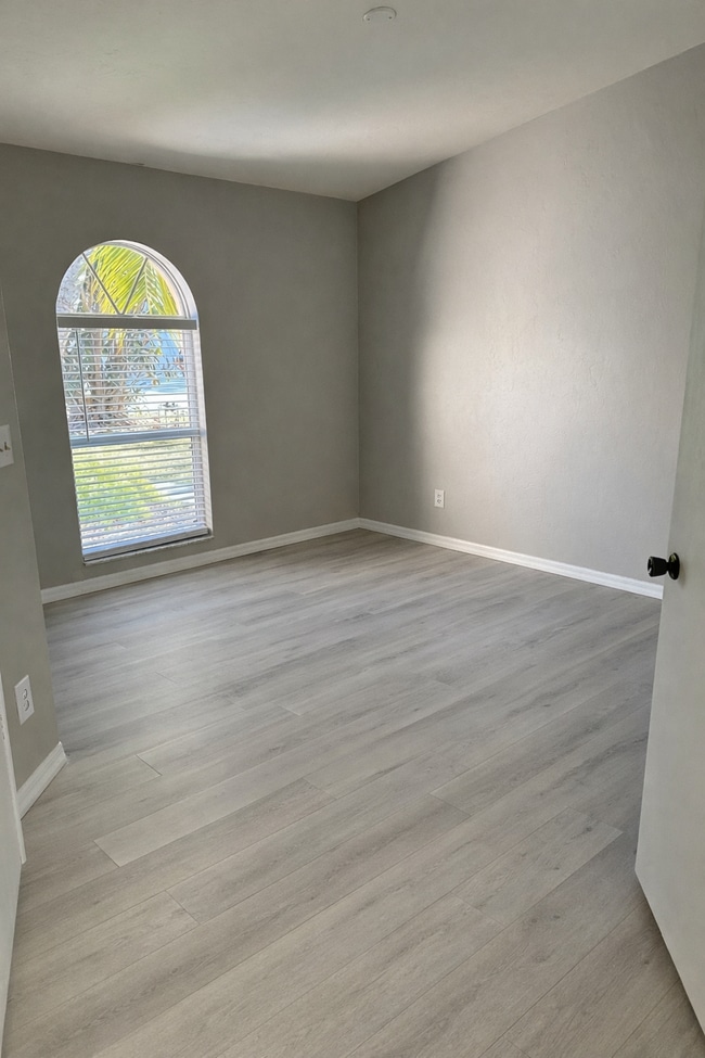 Building Photo - 12243 Londonderry Ln