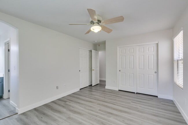 Building Photo - NEWLY UPDATED 4 BEDROOM HOME IN THE SOUTHWEST