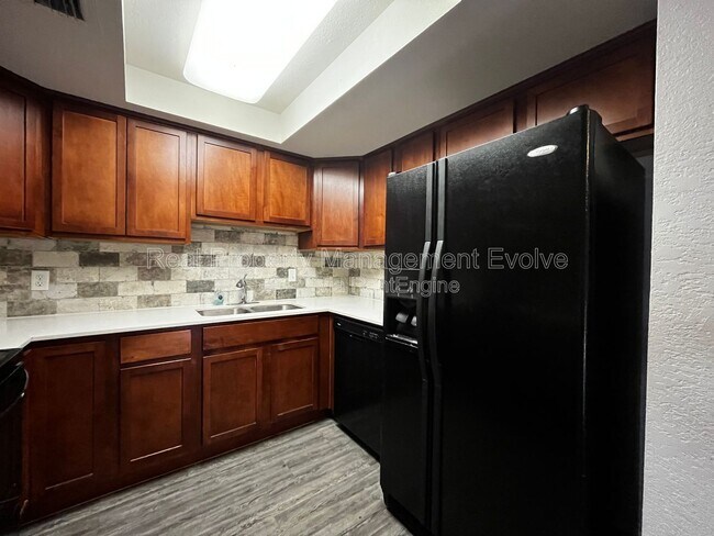 Building Photo - 2040 S Longmore