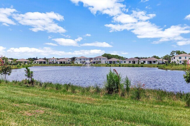 Building Photo - 5795 SE Sky Blue Cir