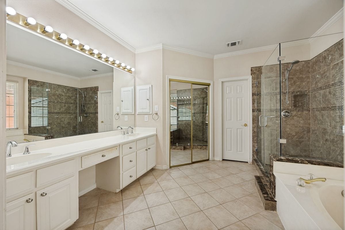 Building Photo - 2129 Argyle Dr