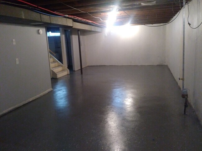 Building Photo - 30043 Grandview St