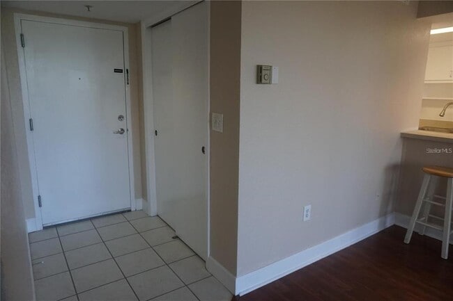 Building Photo - 470 3rd St S
