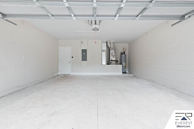 Building Photo - FULLY FENCED, LIKE NEW 3/2/2 IN DESIRABLE INDIAN TRAILS