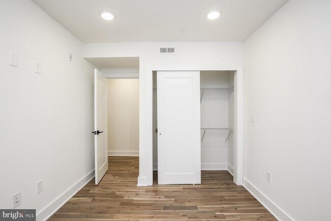 Building Photo - 2088 E Cumberland St