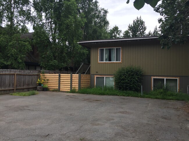Building Photo - 2536 Forest Park Dr