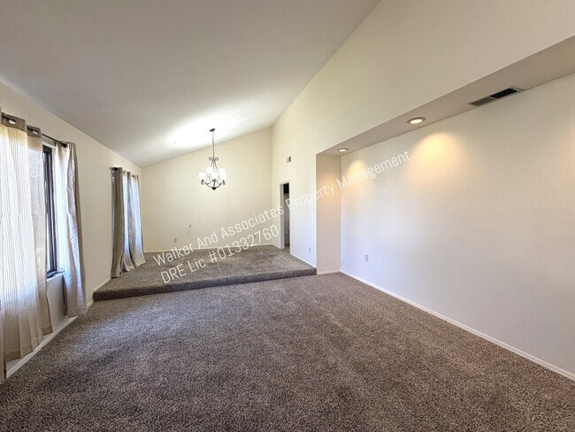 Building Photo - 840 Blue Ridge Dr