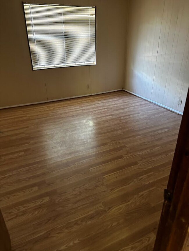 Building Photo - MOVE IN SPECIAL!! FIRST MONTH RENT FREE! CALL US TODAY!