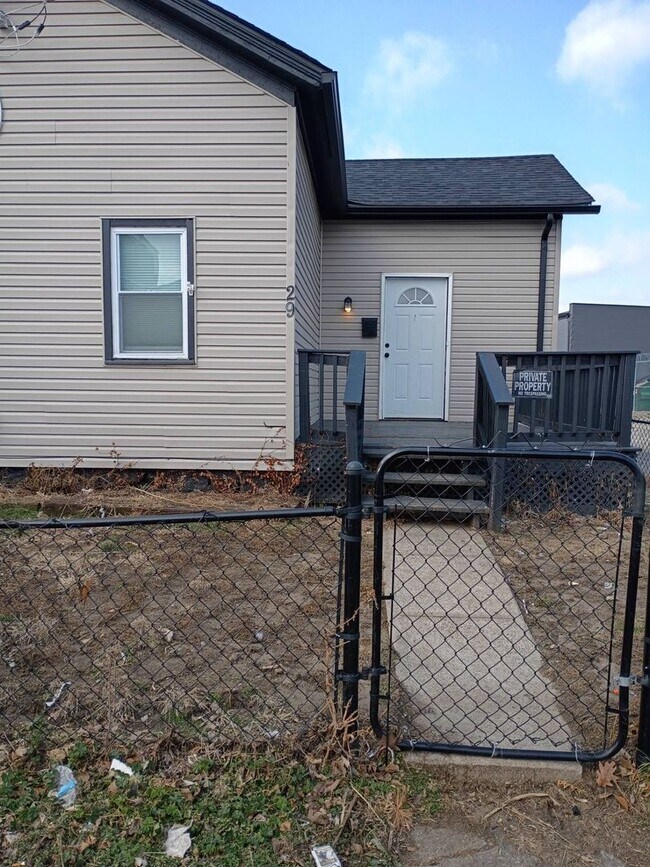 Building Photo - Charming 3 - Bedroom Property in Prime Location