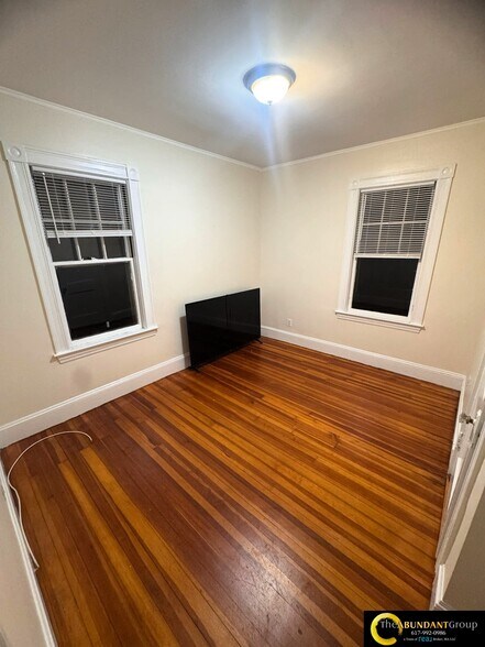 Building Photo - 11 Fairfield St