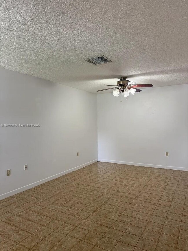 Building Photo - 8700 SW 32nd St
