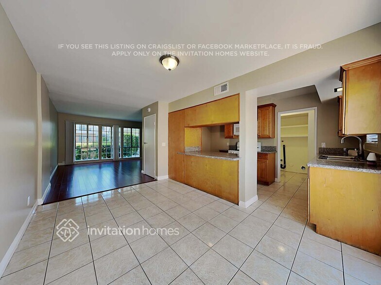 Building Photo - 1974 Glenoaks Ave