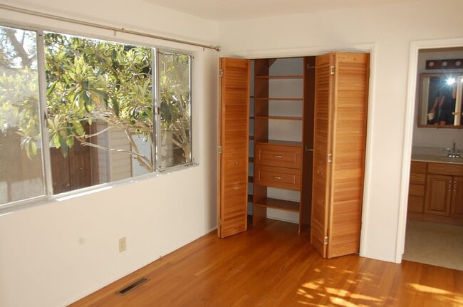 Building Photo - 2927 Lomita Rd