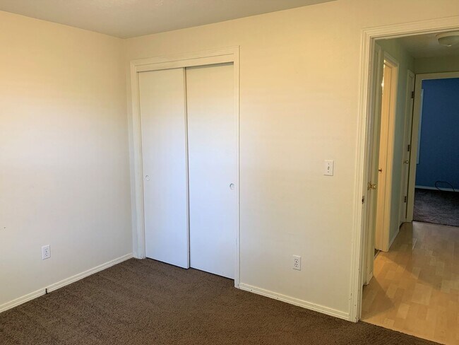 Building Photo - Charming 3 bed 2 bath home in a quiet Boise Neighborhood just off Glenwood and Hill Rd.