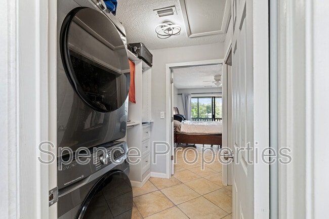 Building Photo - 300 Yacht Club Dr