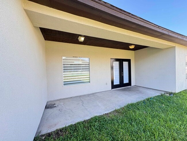 Building Photo - 120 Tranquilo Dr