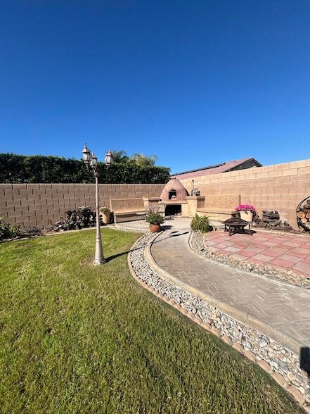 Building Photo - 82950 Vincent Dr